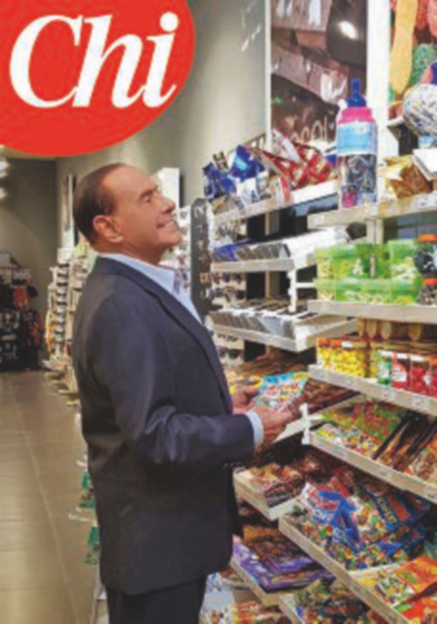 Silvio Berlusconi in Autogrill, il fotoromanzo di B. torna di moda Silvio Berlusconi in Autogrill, il fotoromanzo di B. torna di moda