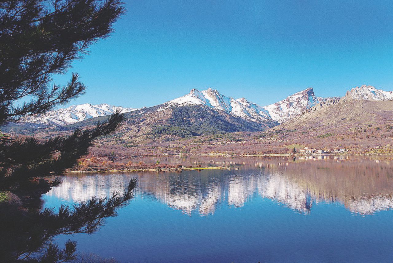 Il punto più alto - Le vette dell’isola si trovano nella località di “Pumonti” che culmina nei 2.706 metri del monte Cinto (in foto) “Afgani minori”, sinceri, pelosi sempre diffidenti