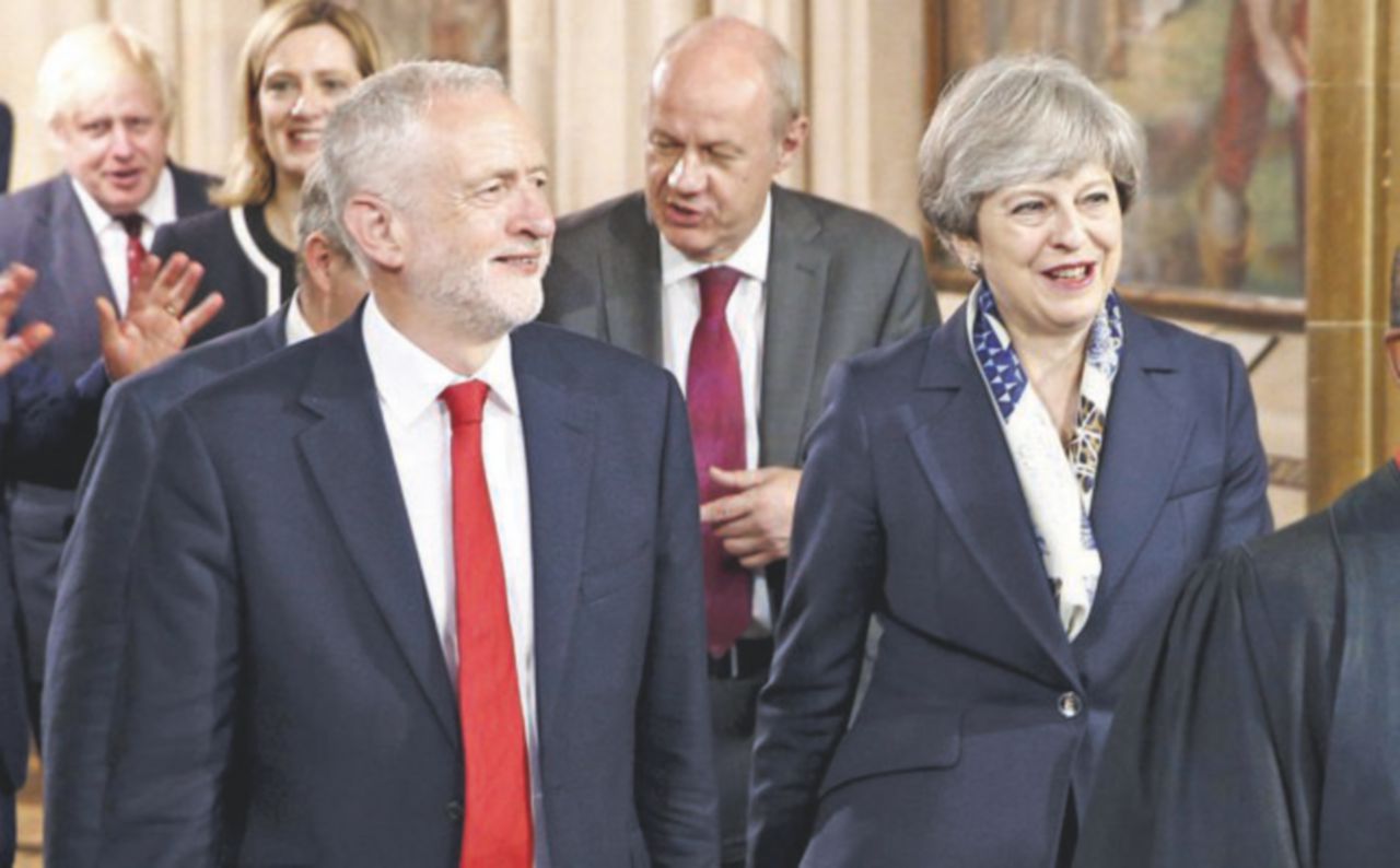 Nemici per la pelle - Il leader del Partito laburista, Jeremy Corbyn, e la premier conservatrice, Theresa May - Ansa Il Labour e il grimaldello della Brexit