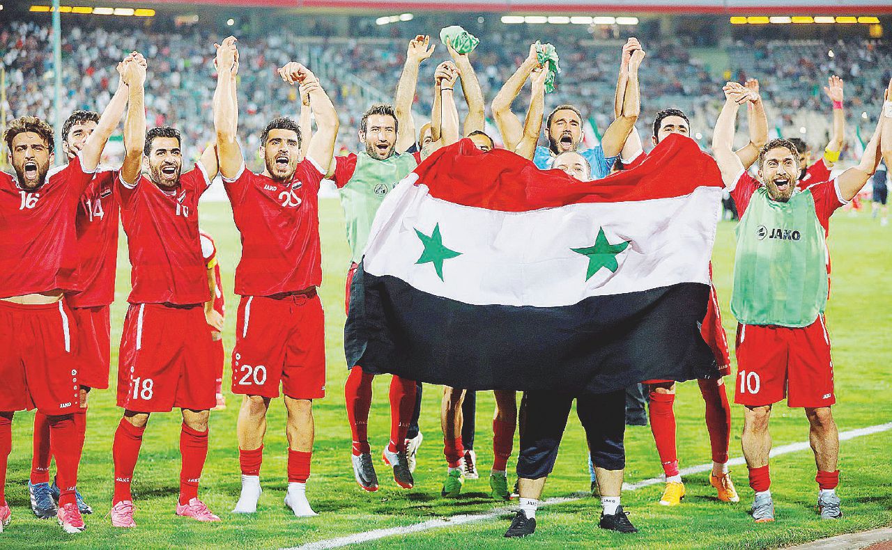 Eroi nazionali - I giocatori siriani festeggiano dopo il pareggio con l’Iran - Ansa Il ritorno dei “ribelli”: la Siria unita dal calcio sogna la sfida agli Usa