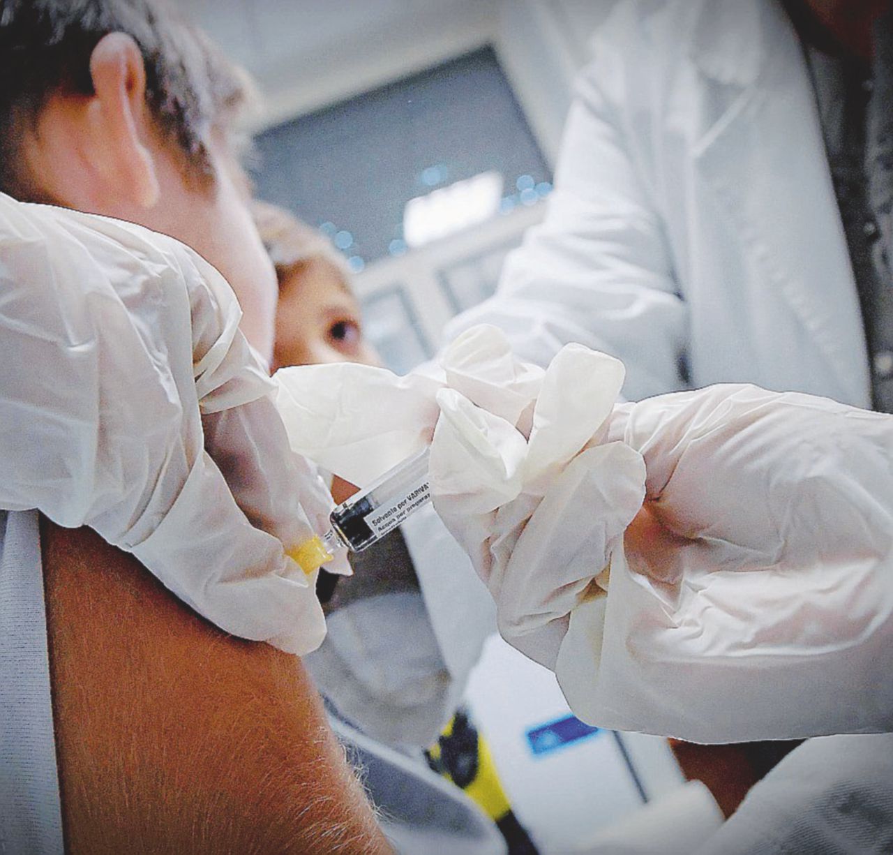 Il governo - Stabilita a luglio l’obbligatorietà di dieci vaccini - Ansa Vaccini, Zaia fa retromarcia: sospeso decreto sul rinvio