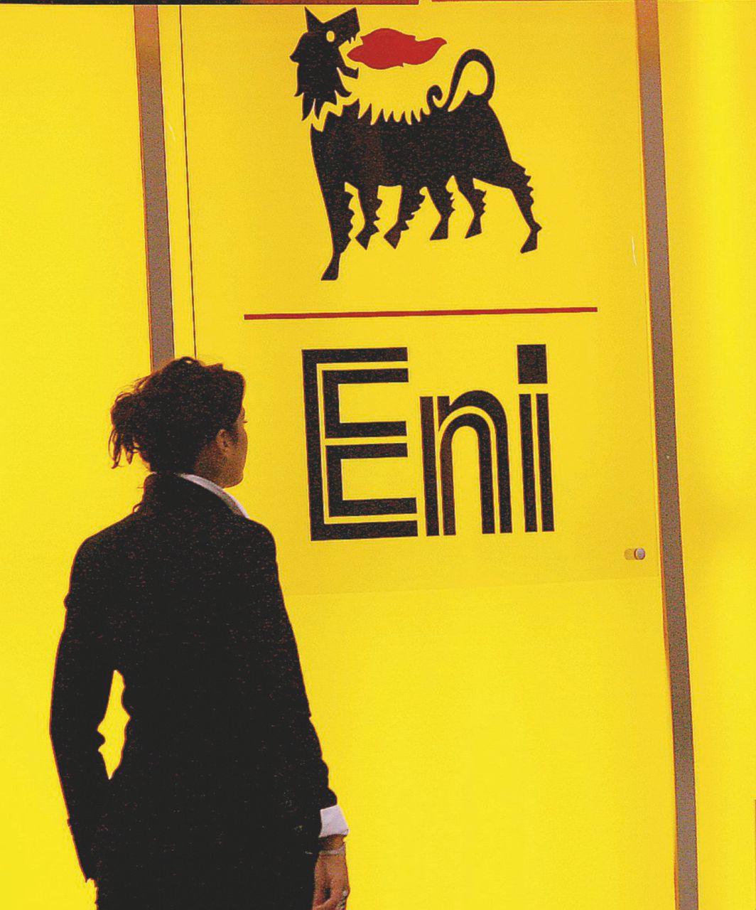 Sotto indagine - L’Eni è sotto inchiesta per corruzione internazionale - LaPresse Eni, il depistaggio sulle inchieste e il renziano Bacci