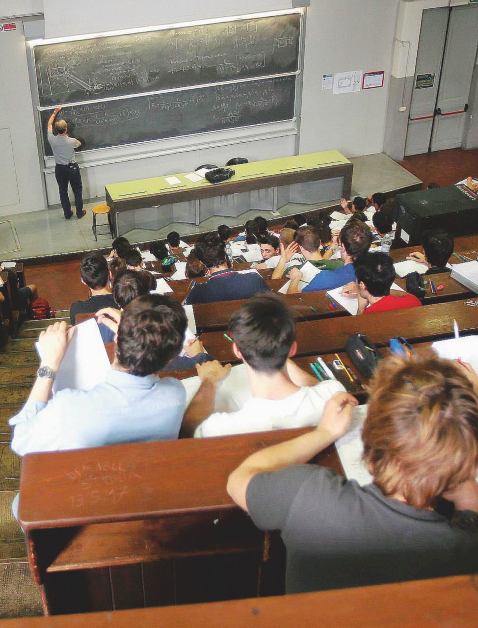 Senza fine - Per fare il concorso i futuri prof dovranno tornare tra i banchi - Ansa Scuola, il concorso è bacato: 500 euro solo per provarlo