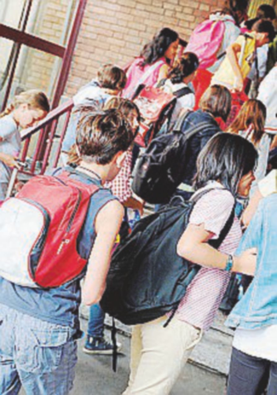 Si torna tra i banchi: tutte le novità, dai vaccini al liceo breve Si torna tra i banchi: tutte le novità, dai vaccini al liceo breve