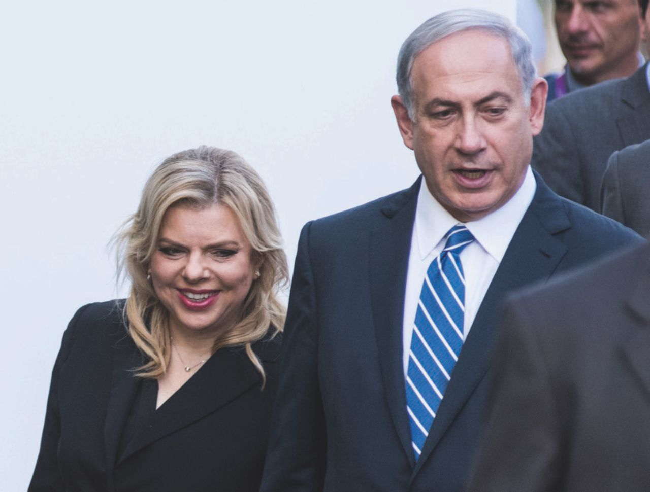 Coppia di ferro - Sarah e Benjamin Netanyahu, sposi dal 1991 - LaPresse Le cene lussuose di Sara costano care a Netanyahu