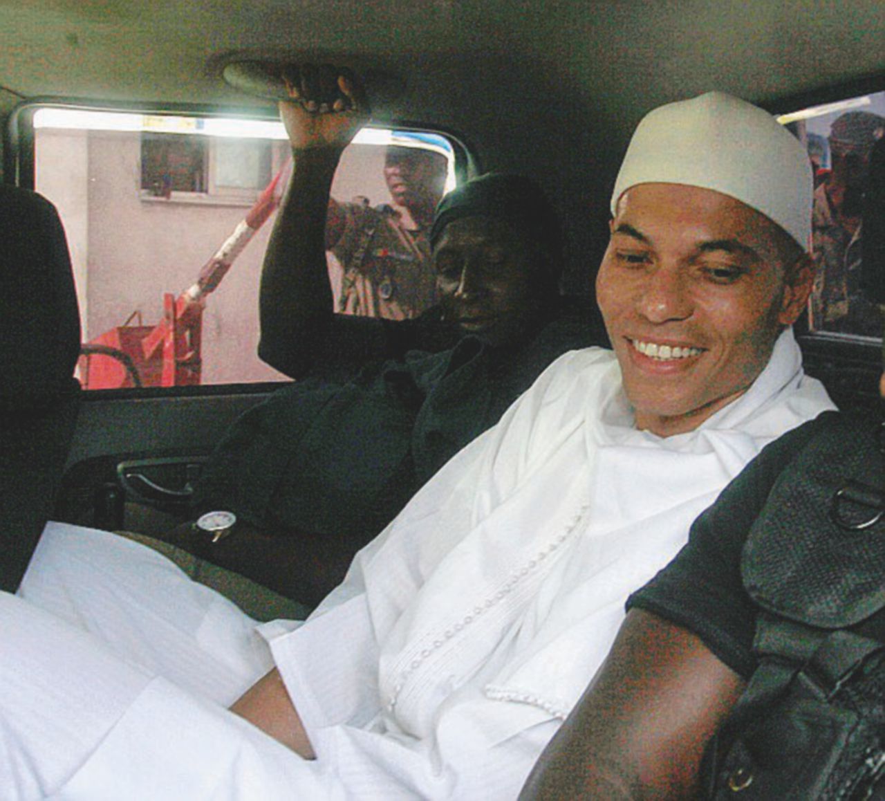 Un giorno tutto questo sarà tuo... - L’ex presidente senegalese Wade aveva designato il figlio Karim (nominato ministro) come successore - Ansa Lei non sa come rubo io… il vizietto dei rampolli
