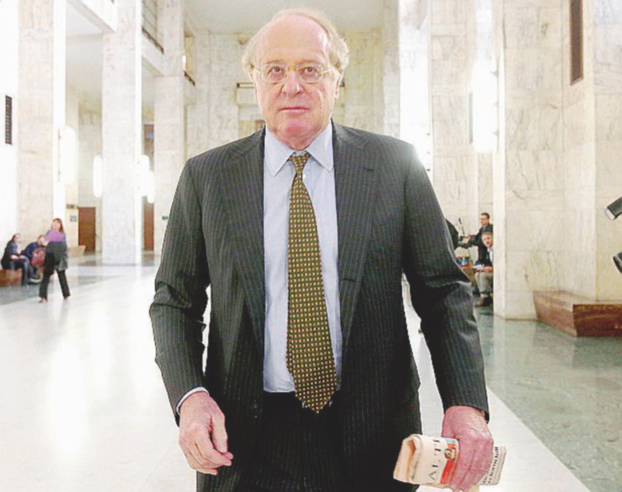 Sotto accusa - L’ex ad di Eni Paolo Scaroni in una pausa del processo a Milano - Ansa Saipem, le contraddizioni di Scaroni in aula