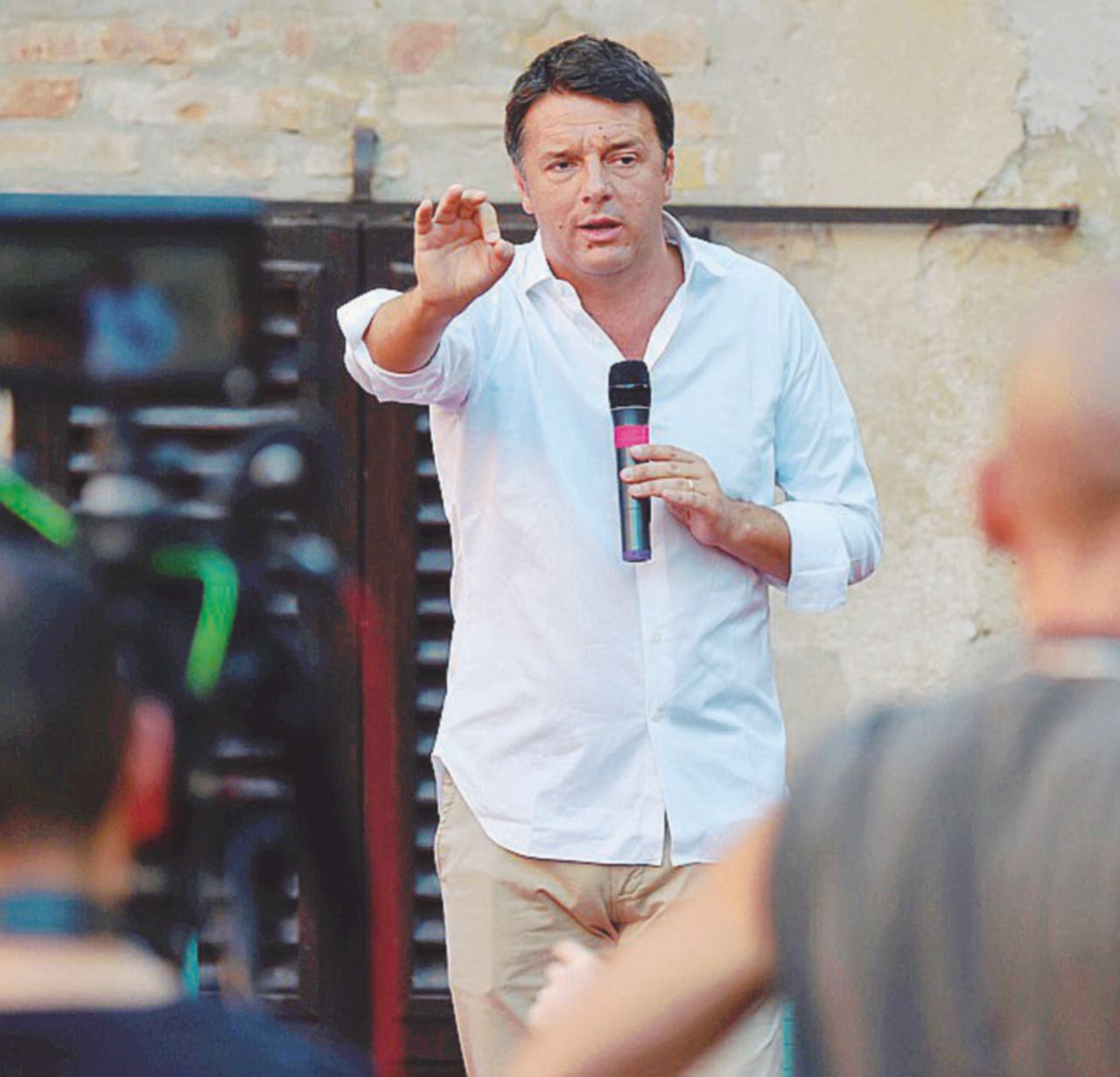Campagna elettorale - Matteo Renzi ha ricominciato il tour di presentazione di “Avanti” - Ansa “I big del Pd si sudino le preferenze in Senato”