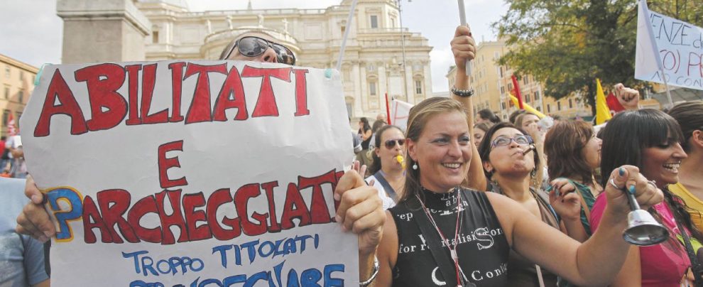 Corsi e concorsi - Nel 2018 ci sarà un nuovo concorso docenti. Servono 24 crediti in materie pedagogiche - Ansa Concorsi, la schizofrenia di governo che umilia i prof