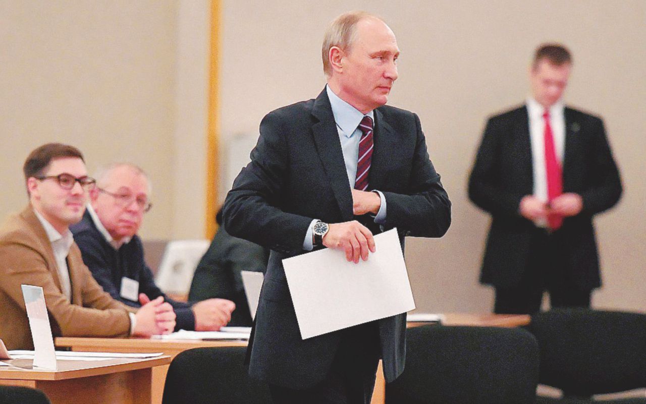 Piccolo padre - Vladimir Putin (64 anni): elezioni a marzo poi i Mondiali a Mosca - Ansa Putin l’immortale ancora candidato per superare Stalin