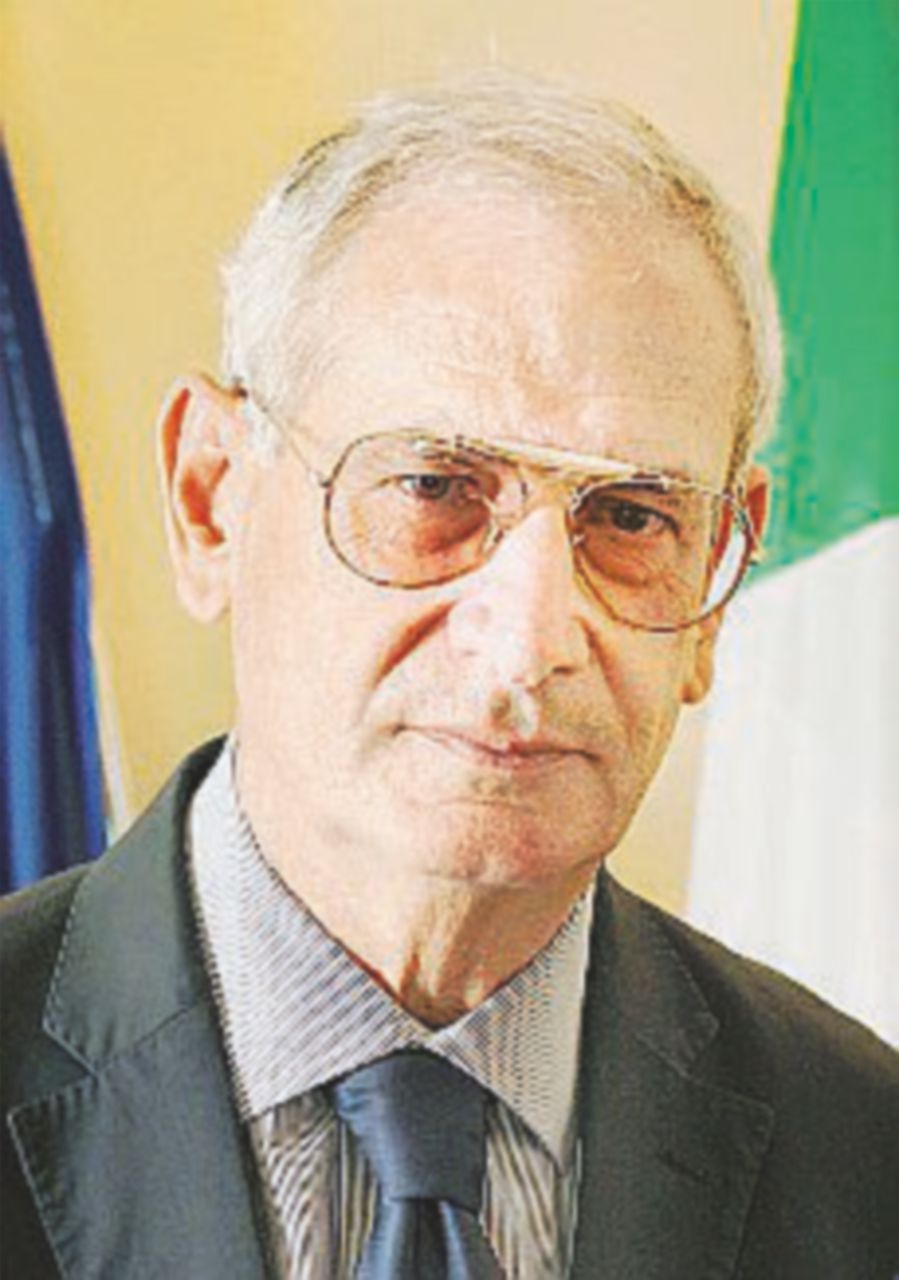 “Obbligato a fare campagna per Micari”. Assessore si dimette “Obbligato a fare campagna per Micari”. Assessore si dimette
