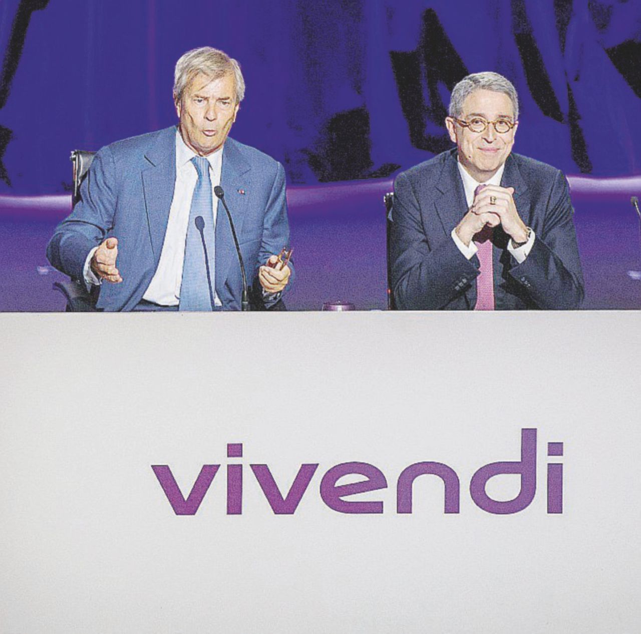 Sotto tiro - Vincent Bolloré e l’ad di Vivendi (e presidente di Tim) Arnaud de Puyfontaine - Ansa Consob schianta Vivendi: “Controlla di fatto Telecom”