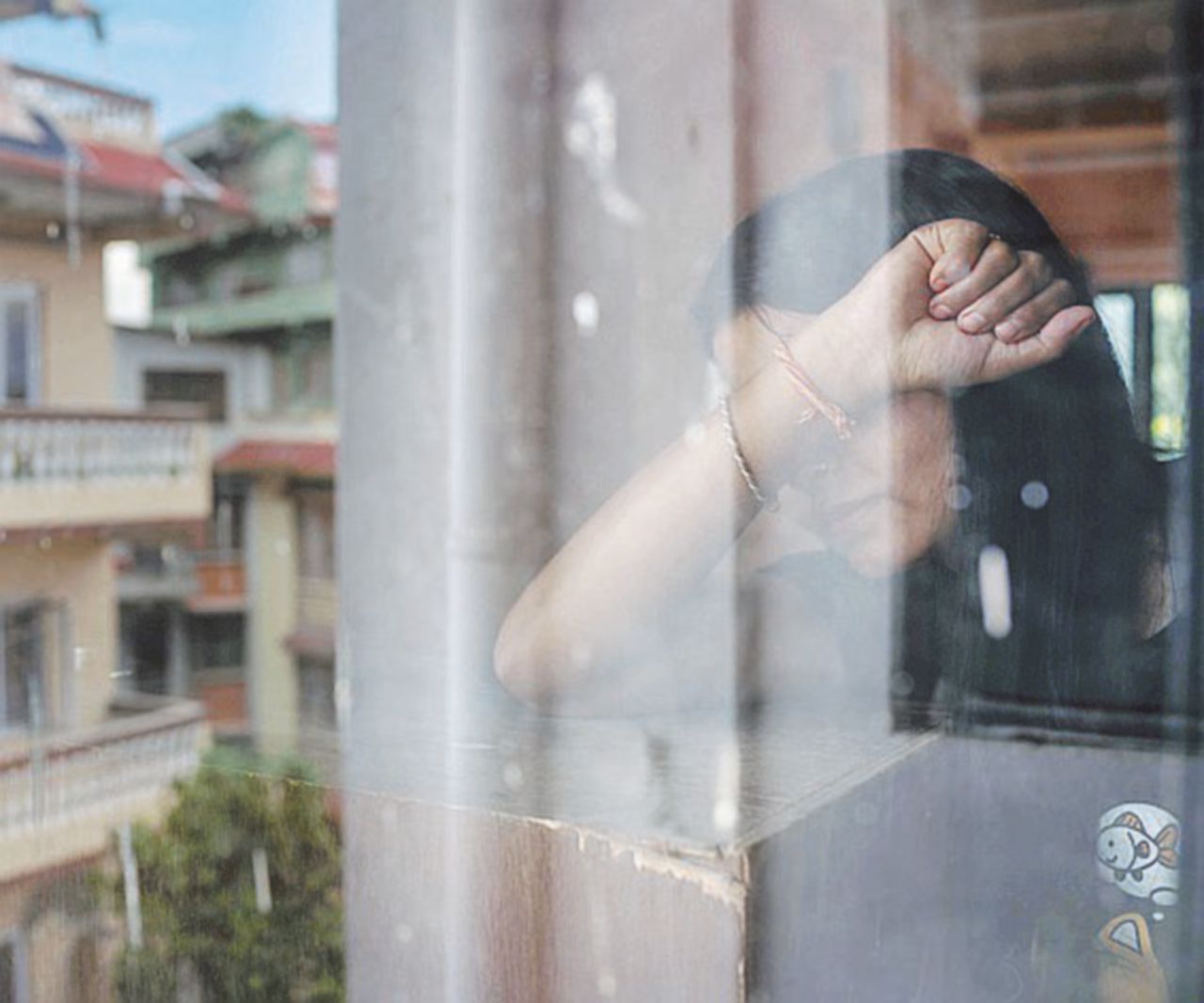 A Firenze - L’adolescente aiutata da un coetaneo che in Sicilia ha letto i suoi messaggi - Ansa Venduta e segregata in casa per 4 anni. Ragazzina salva con la chat della app