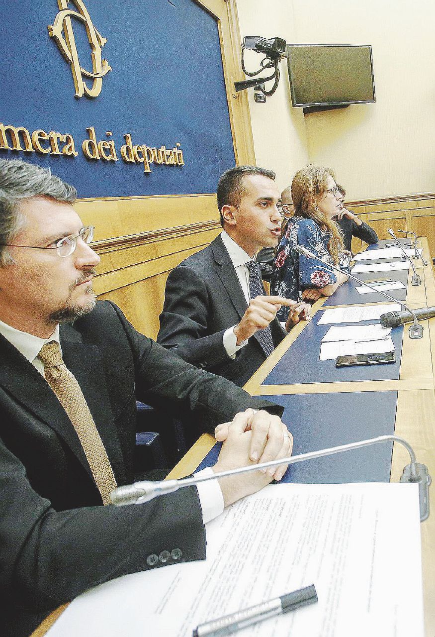 M5S, svolta nelle regole Grillo incorona Di Maio