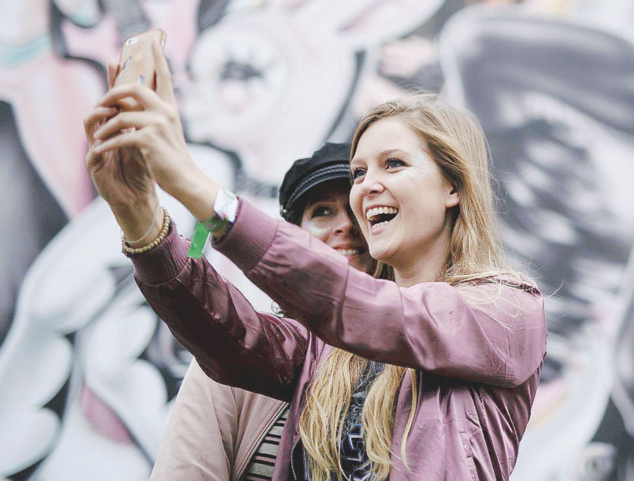 Non solo selfie: ora sui social rinasce una nuova umanità Non solo selfie: ora sui social rinasce una nuova umanità