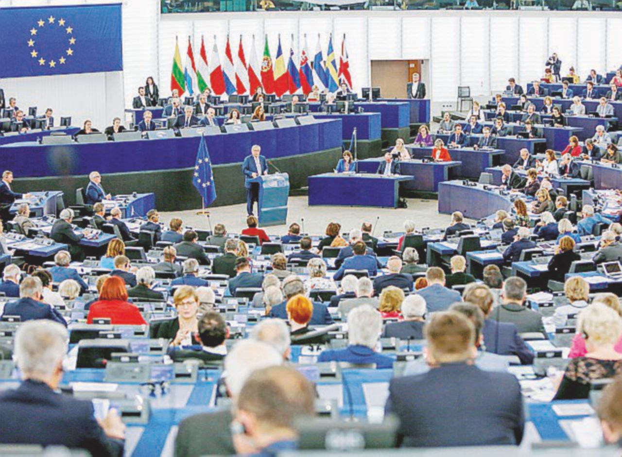 Istituzioni - Nella foto, il presidente della Commissione europea, Jean Claude Juncker - Ansa Pesticida, report copiato da Monsanto. Nel mirino l’authority Ue per la salute