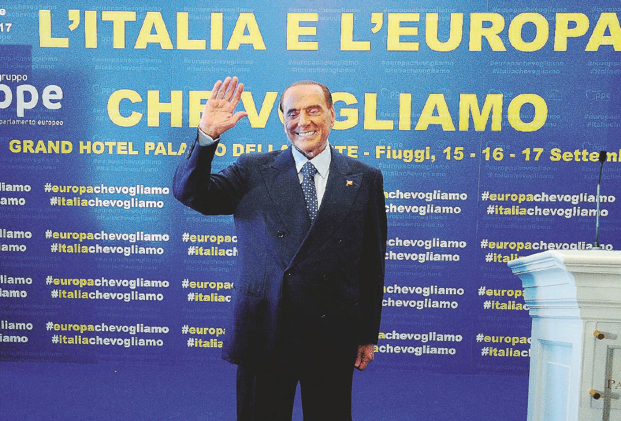 B. dà lezioni di golpe: “Io ne ho subiti cinque” B. dà lezioni di golpe: “Io ne ho subiti cinque”