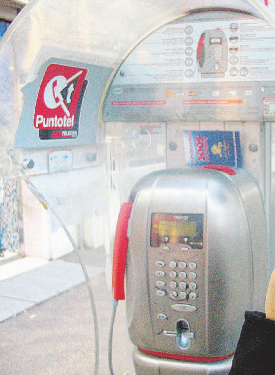 La cabina telefonica, il nulla in confronto con il cellulare La cabina telefonica, il nulla in confronto con il cellulare