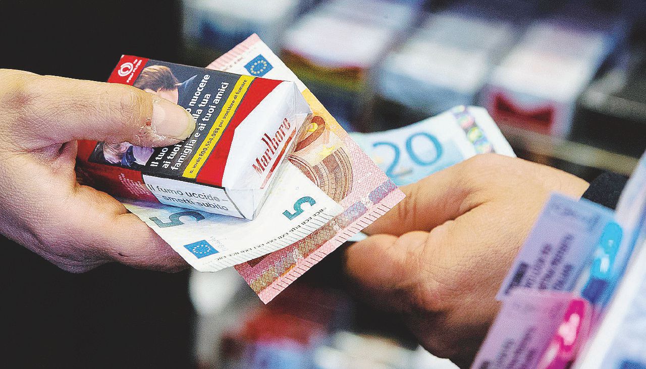 Tasse sulle sigarette, il mistero del miliardo mancante Tasse sulle sigarette, il mistero del miliardo mancante