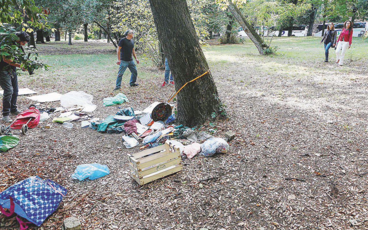 Degrado - Il parco di Villa Borghese, in pieno centro a Roma - Ansa Stuprata e legata a Villa Borghese Caccia a un 20enne