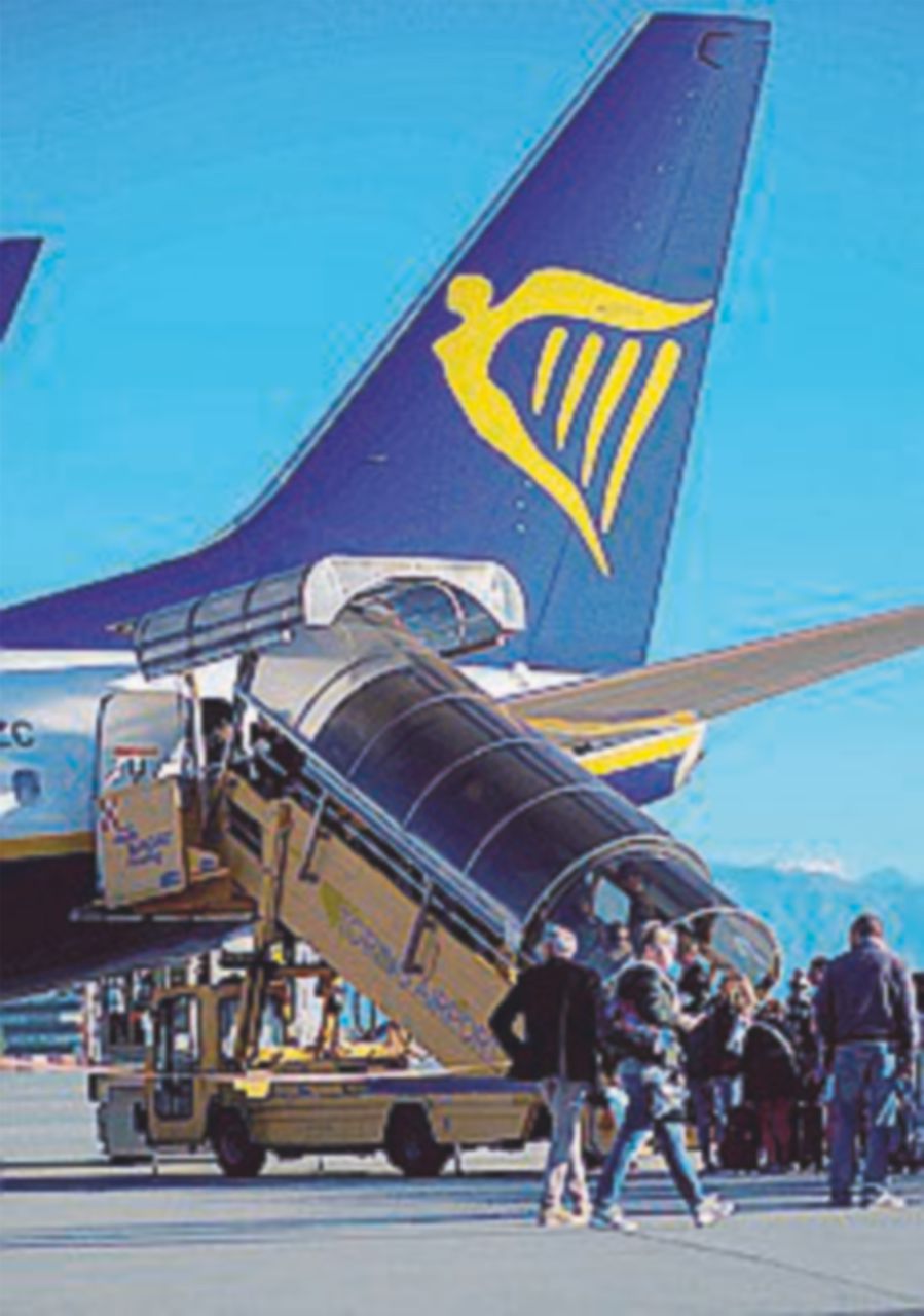 Ryanair “mette il saio”. La Procura indaga sugli stop Ryanair “mette il saio”. La Procura indaga sugli stop