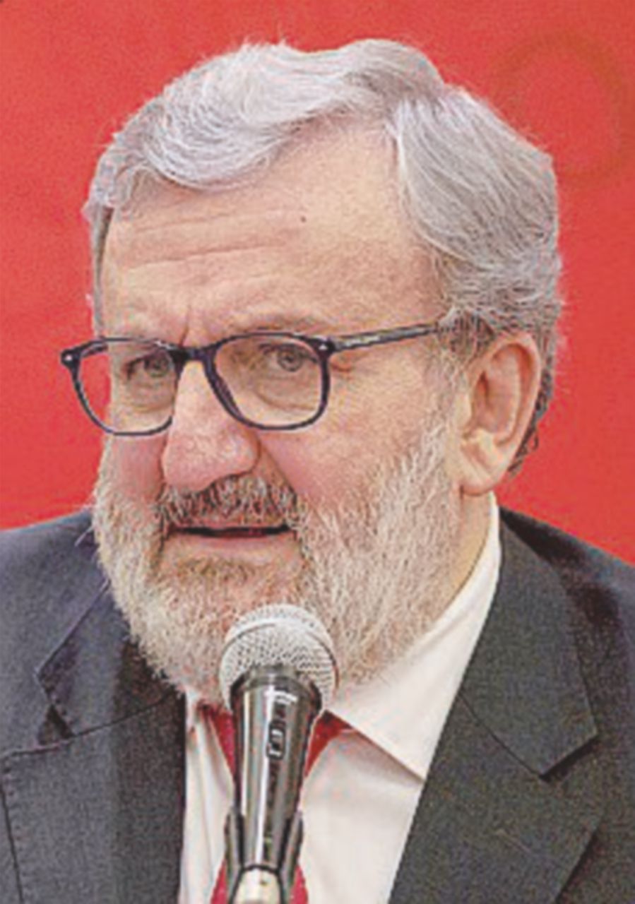 Emiliano e il leader dem insieme a Bari: tra poco si vota Emiliano e il leader dem insieme a Bari: tra poco si vota