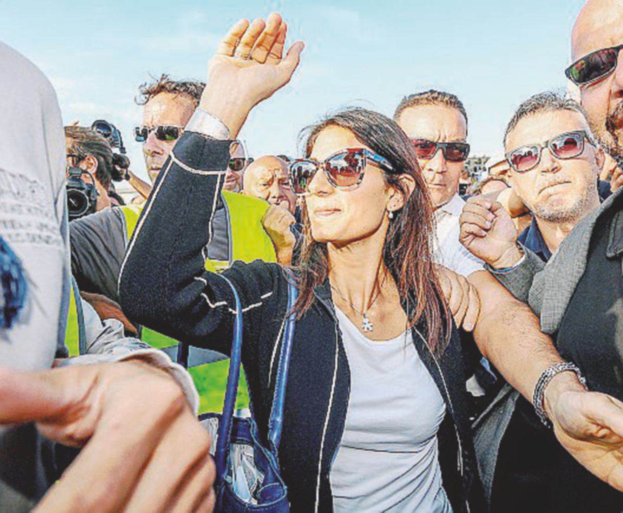 Le più amate - Le “sindache” Virginia Raggi e Chiara Appendino alla festa M5S - Ansa/LaPresse Raggi, Appendino e i giornalisti cattivi