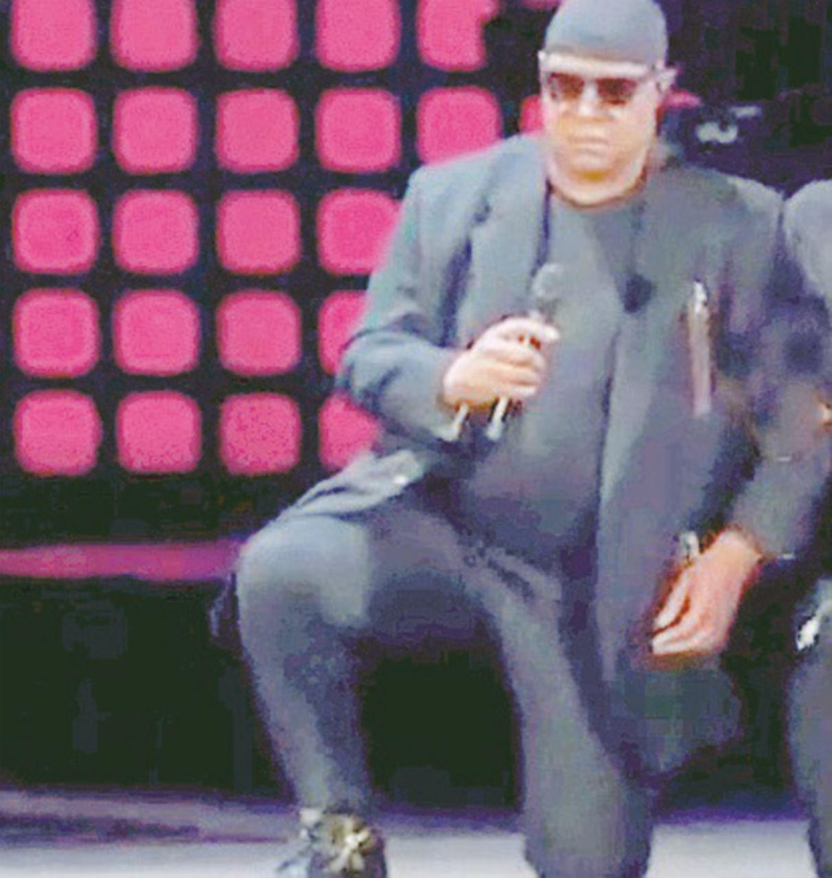 “Take a Knee” - Contro Trump Stevie in ginocchio contro Trump