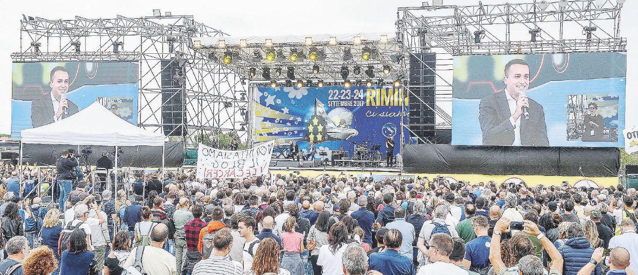 La festa è per Dibba e Raggi Di Maio giù, male Casaleggio La festa è per Dibba e Raggi Di Maio giù, male Casaleggio
