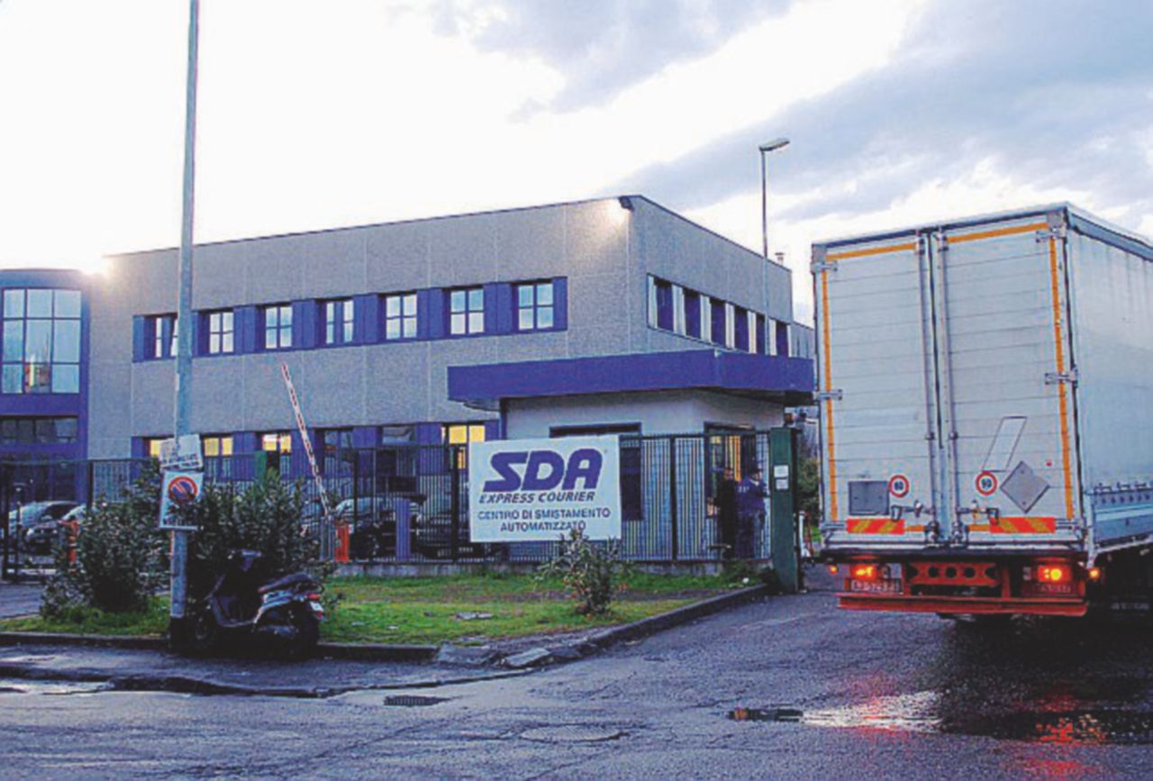 Carpiano - Il centro di smistamento della Sda, che serve anche Amazon - Ansa La protesta dei pacchi: ferme 70 mila consegne