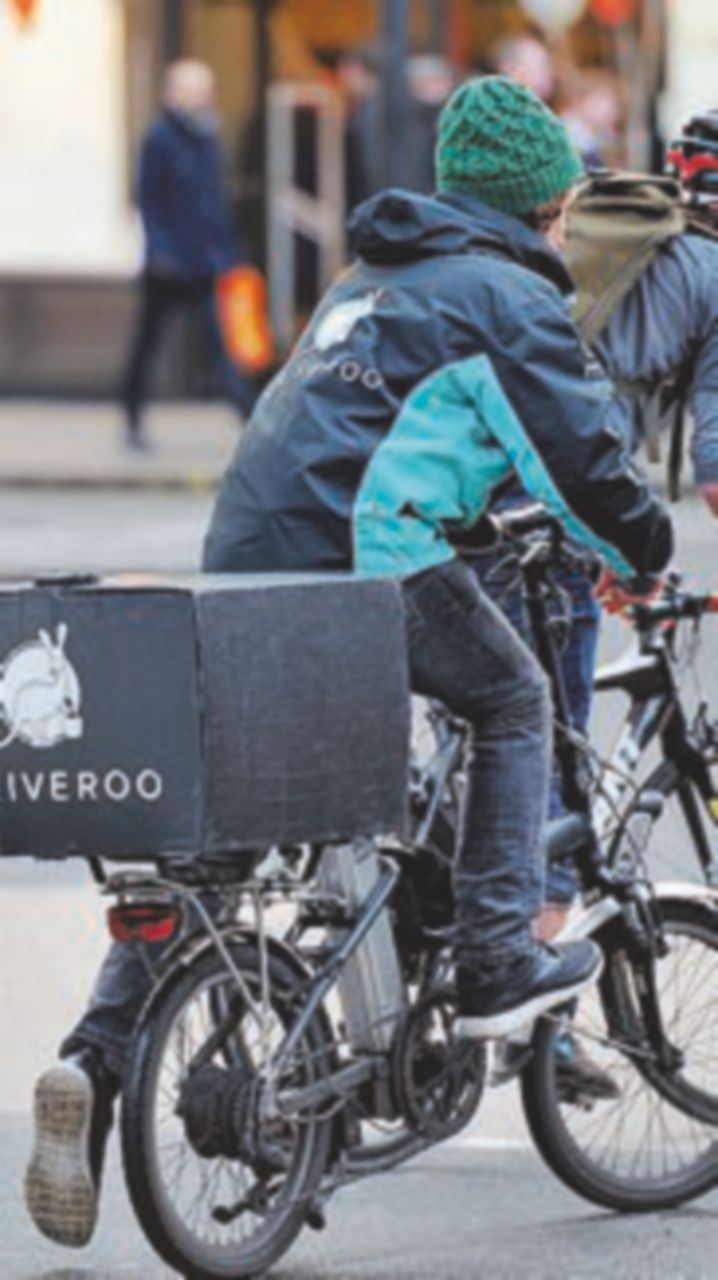 Precari 2.0 - Un ryder di Foodora. I fattorini sono in rivolta - LaPresse I ciclisti di “Deliverunion” pronti a fermare tutte le bici