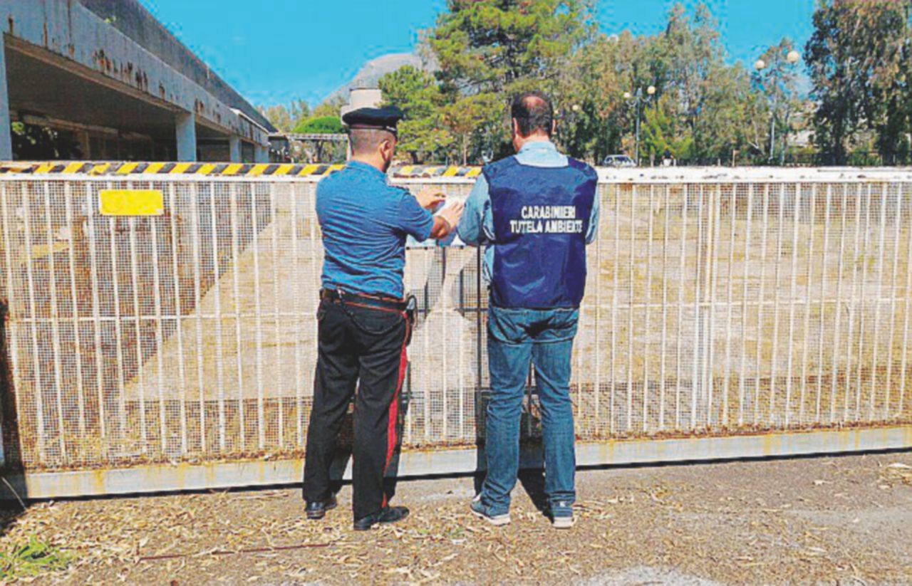 Sigilli - I carabinieri del Noe mentre sequestrano lo stabilimento Marlane di Praia a Mare - Ansa “Marlane, veleni respirati per anni”