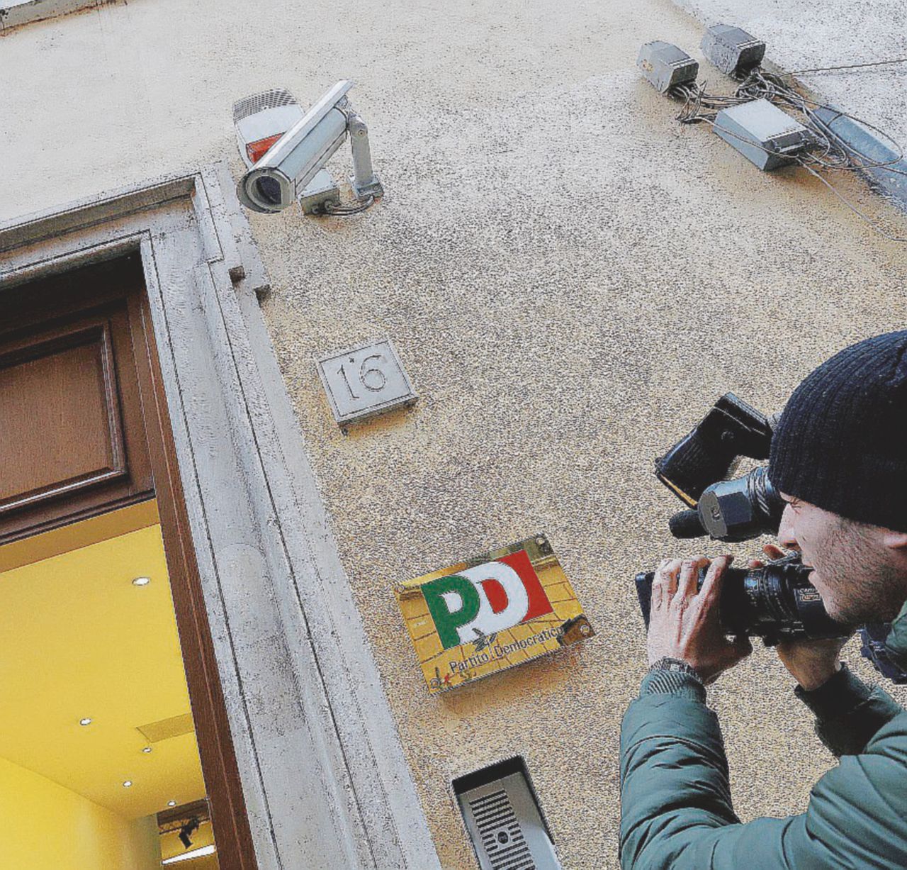 Nazareno - La sede del Partito democratico a Roma - Ansa I partiti al verde si salvano coi soldi delle Fondazioni