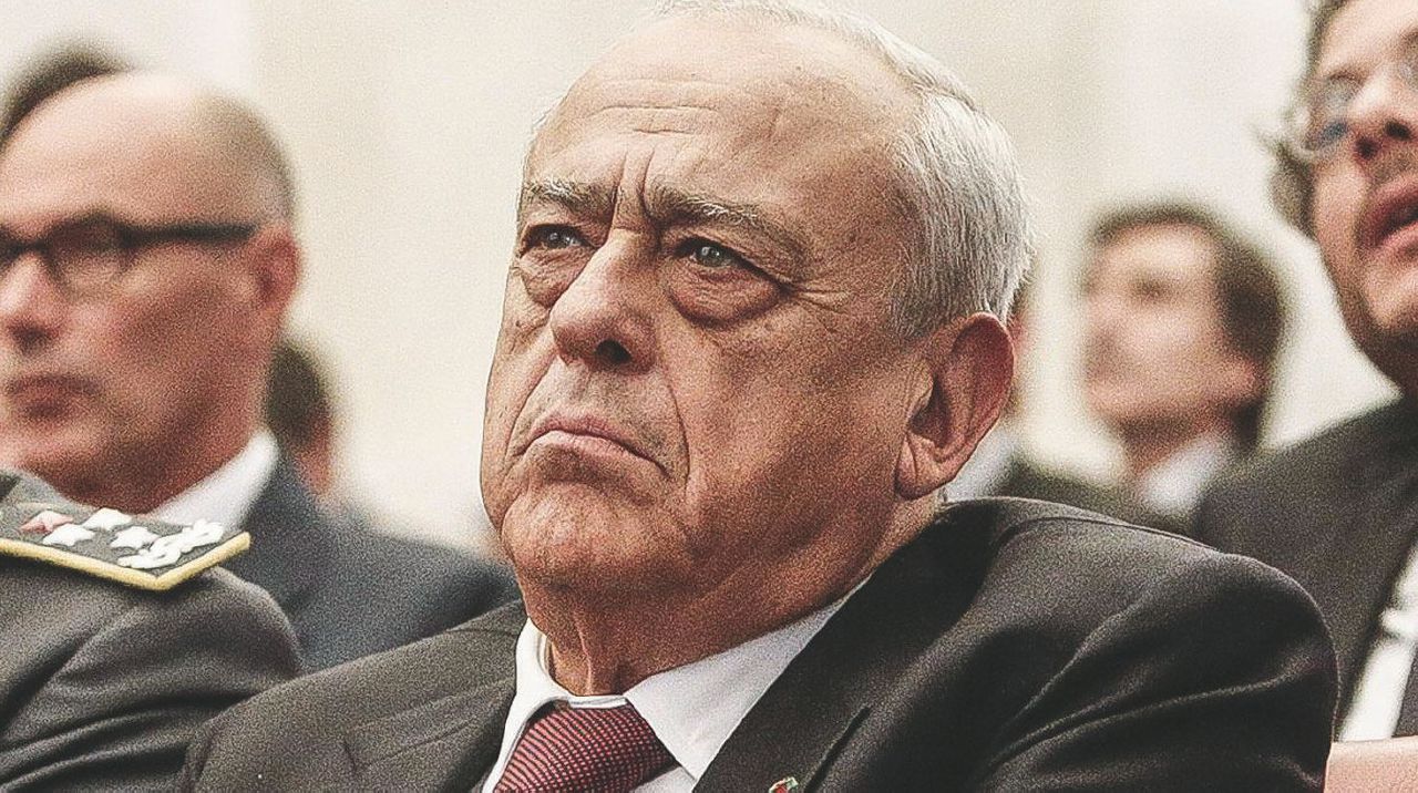 “Il cemento è scadente. È stato fatto con i rifiuti” “Il cemento è scadente. È stato fatto con i rifiuti”