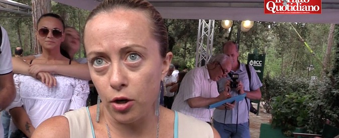 Copertina di Versiliana 2017, Meloni: “Forza Nuova rispolvera manifesti fascisti? Il problema è la politica imbecille sull’immigrazione”