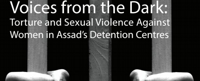 Siria, le “voci nel buio” delle 7mila donne torturate nelle carceri di Assad: “Serve processo per crimini contro l’umanità”