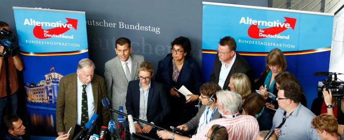 Germania, negazionisti che sostengono Hitler ed ex collaboratori della Stasi: chi sono i nuovi deputati eletti da AfD