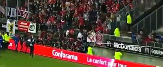 Copertina di Amiens, crolla balaustra allo stadio nel nord della Francia: 18 tifosi feriti e partita sospesa