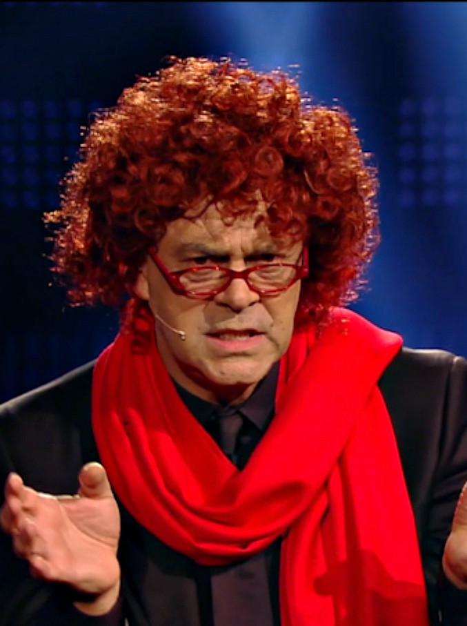 Copertina di Fratelli di Crozza, c’è anche la ministra Fedeli: “Cosa sta succedendo nelle nostre università? E che ne so, chi c’è mai stata?”