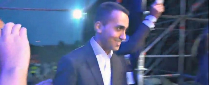 Copertina di Italia 5 stelle, Di Maio proclamato da Grillo: “Con 30.936 voti…”. Ecco le prime parole del candidato premier