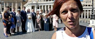 Copertina di Papa Francesco eretico? “Peccatrici” in piazza San Pietro: “Divorziata, lui non mi ghettizza”. Ma c’è chi non si sente “degna”