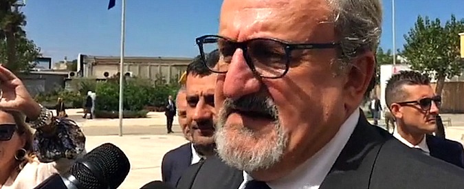 Copertina di Emiliano: “Spero che Gentiloni assuma la leadership del centrosinistra. Sarebbe libero da scorie”