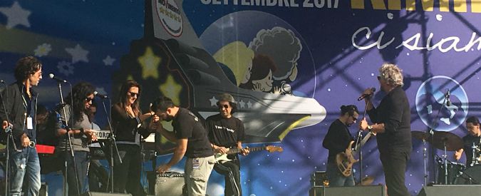 Copertina di Italia 5 stelle, Grillo annuncia: “Di Maio candidato premier”. Lui: “Governo della riscossa, ne sarete orgogliosi”