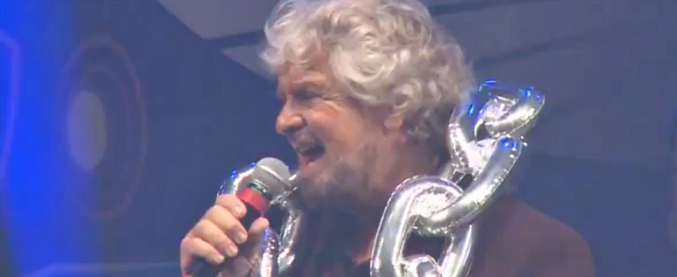 Copertina di Italia 5 stelle, sistemato Di Maio, Grillo torna showman. Battute per il pubblico di Rimini