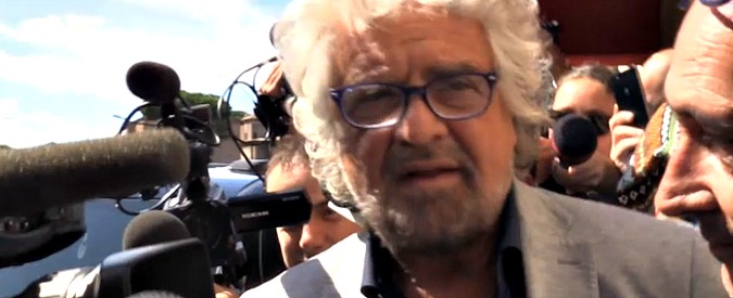 Copertina di Grillo ai giornalisti: “Non vi vergognate? Vi mangerei per il solo gusto di vomitarvi”