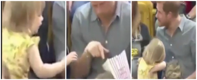 Copertina di Il principe Harry alle prese con la piccola birba. Ecco come gli sfila i popcorn da sotto al naso