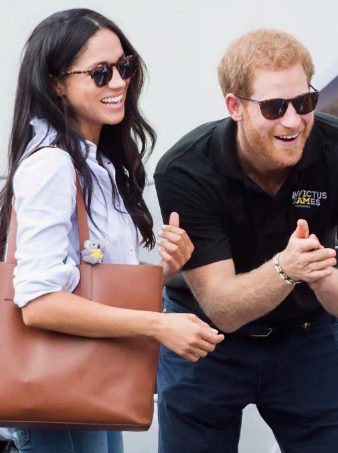 Copertina di Harry d’Inghilterra e Meghan Markle, prima uscita ufficiale: le foto