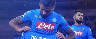Copertina di Napoli-Fayenoord, Insigne dedica il gol a Milik ma mostra la maglia sbagliata