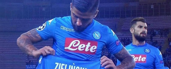 Napoli-Fayenoord, Insigne dedica il gol a Milik ma mostra la maglia sbagliata