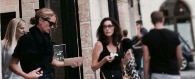 Copertina di Julia Roberts, gambe sexy e shopping allo store dell’Hellas Verona